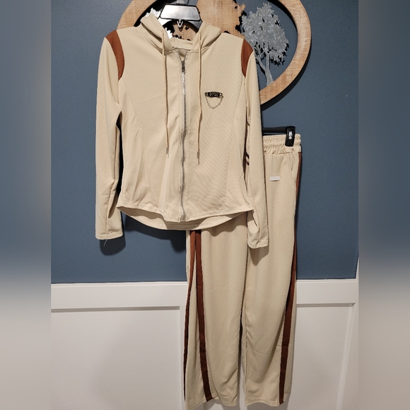 Beige and Brown Tracksuit Set. New. Size L. - Picture 3 of 8